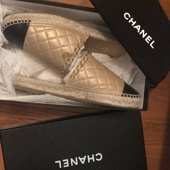 ‼️‼️ SOLD . HOST PICK‼️‼️💗💗Chanel Flats - Picture 3 of 16